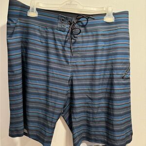 LULULEMON El Current *9” Short Linerless Board Shorts Sz 40